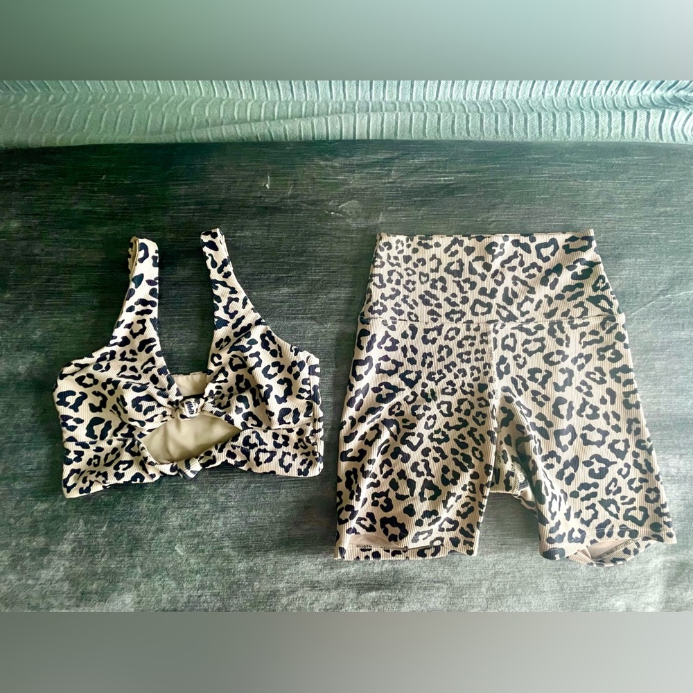 BEACH RIOT sports bra and shorts set sz Small - Picture 2 of 3